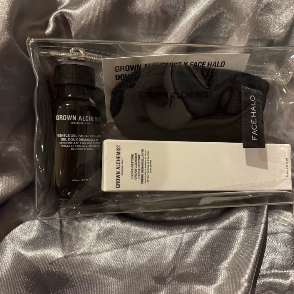 Grown Alchemist-Travel Set. Face Halo 3PC Clear Bag!!